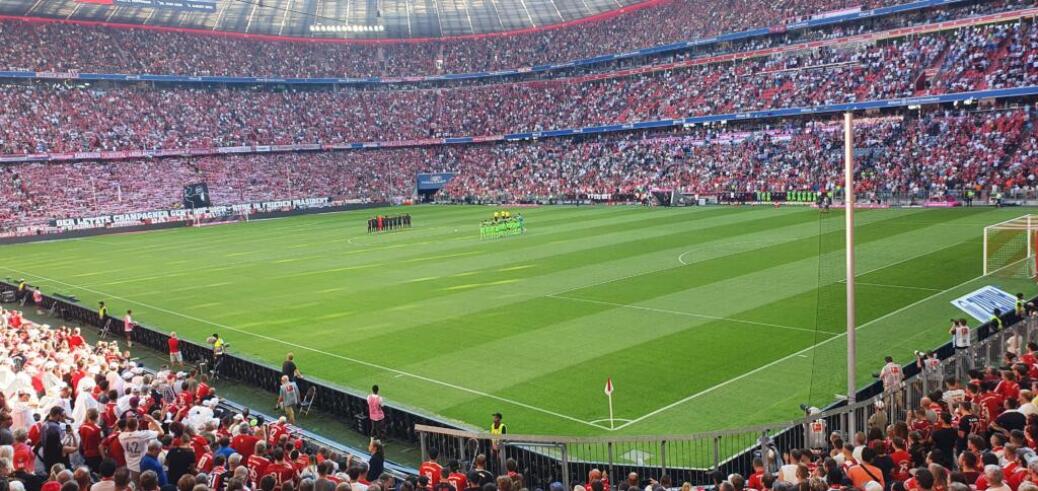 FC BAYERN  vs  VFl Wolfsburg