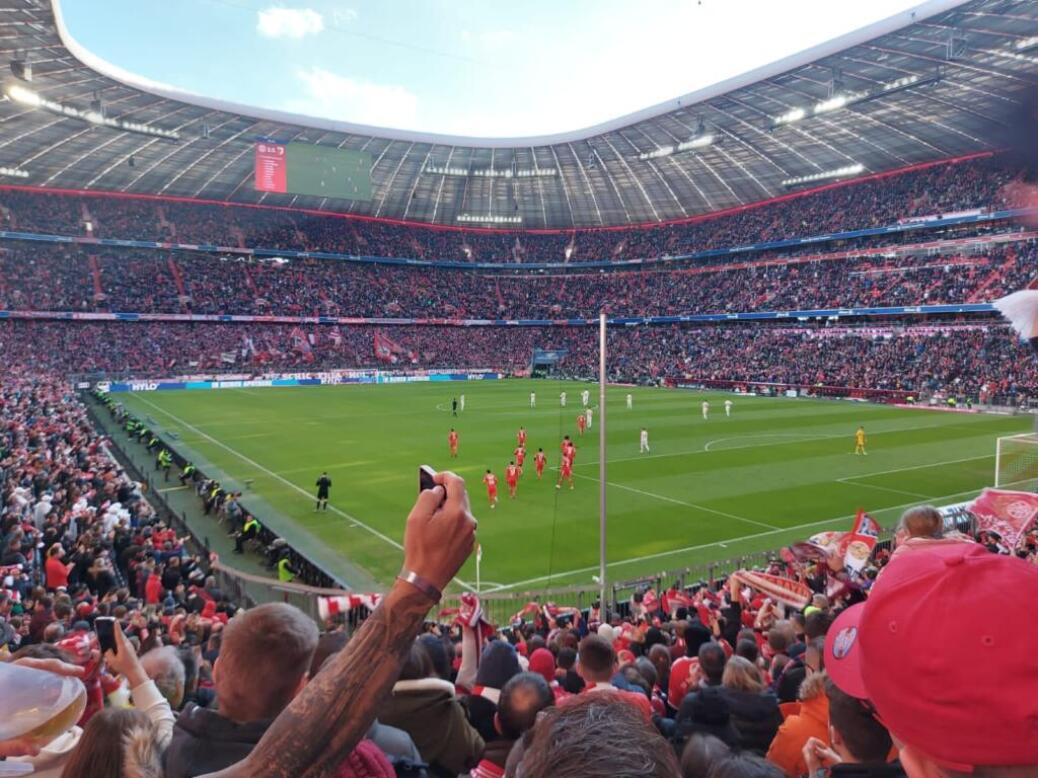 FC BAYERN  vs  FC Augsburg