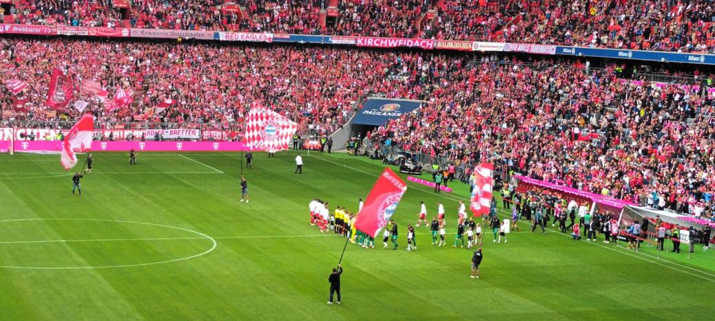 FC BAYERN  vs  FC Augsburg