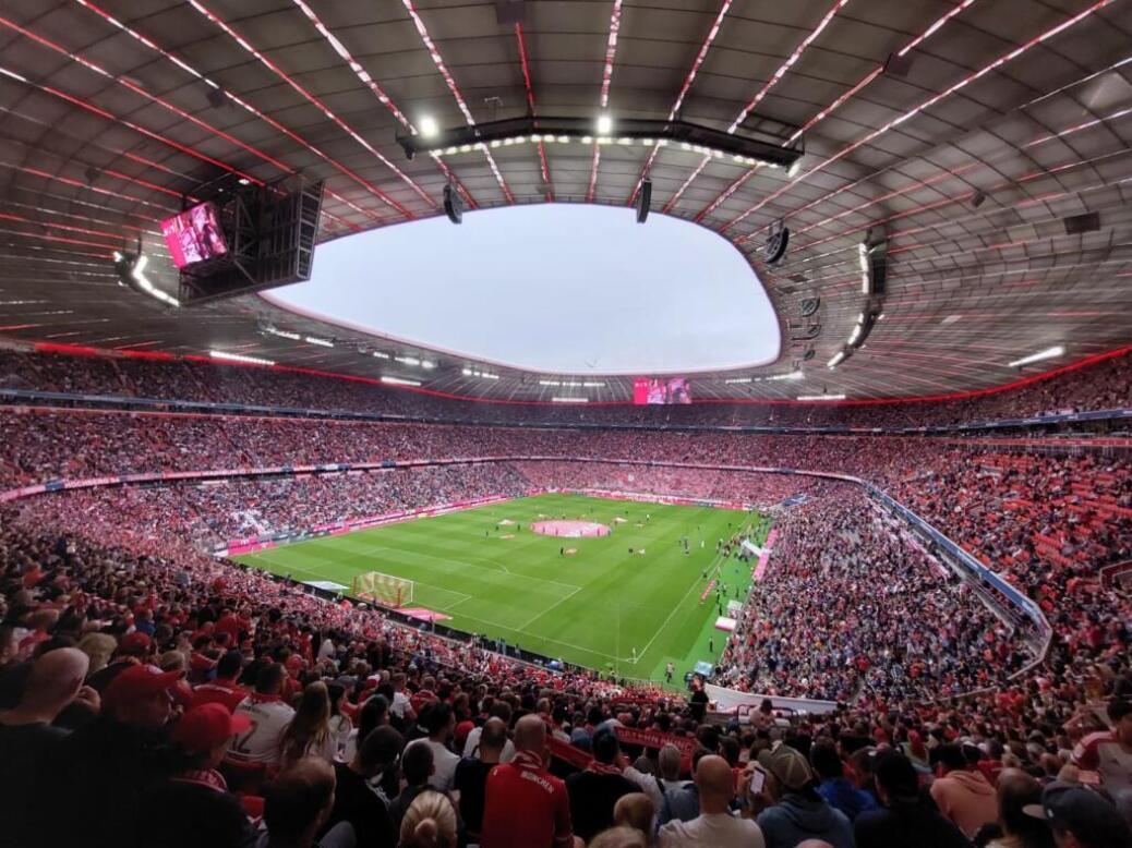 FC BAYERN  vs  FC Augsburg