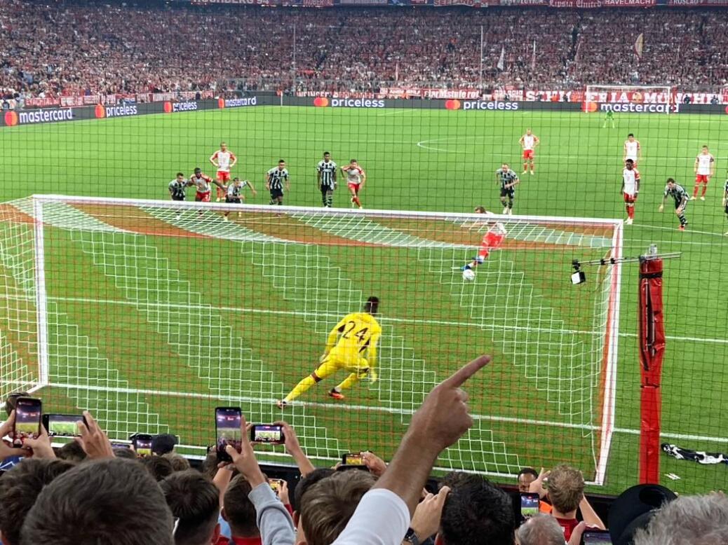 FC BAYERN  vs  Manchester United