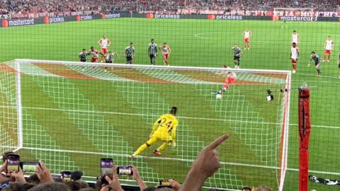 FC BAYERN  vs  Manchester United