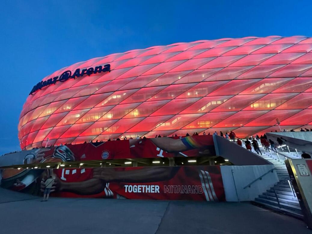 FC BAYERN  vs  Manchester United