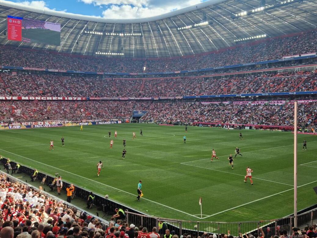 FC BAYERN  vs  Eintracht Frankfurt
