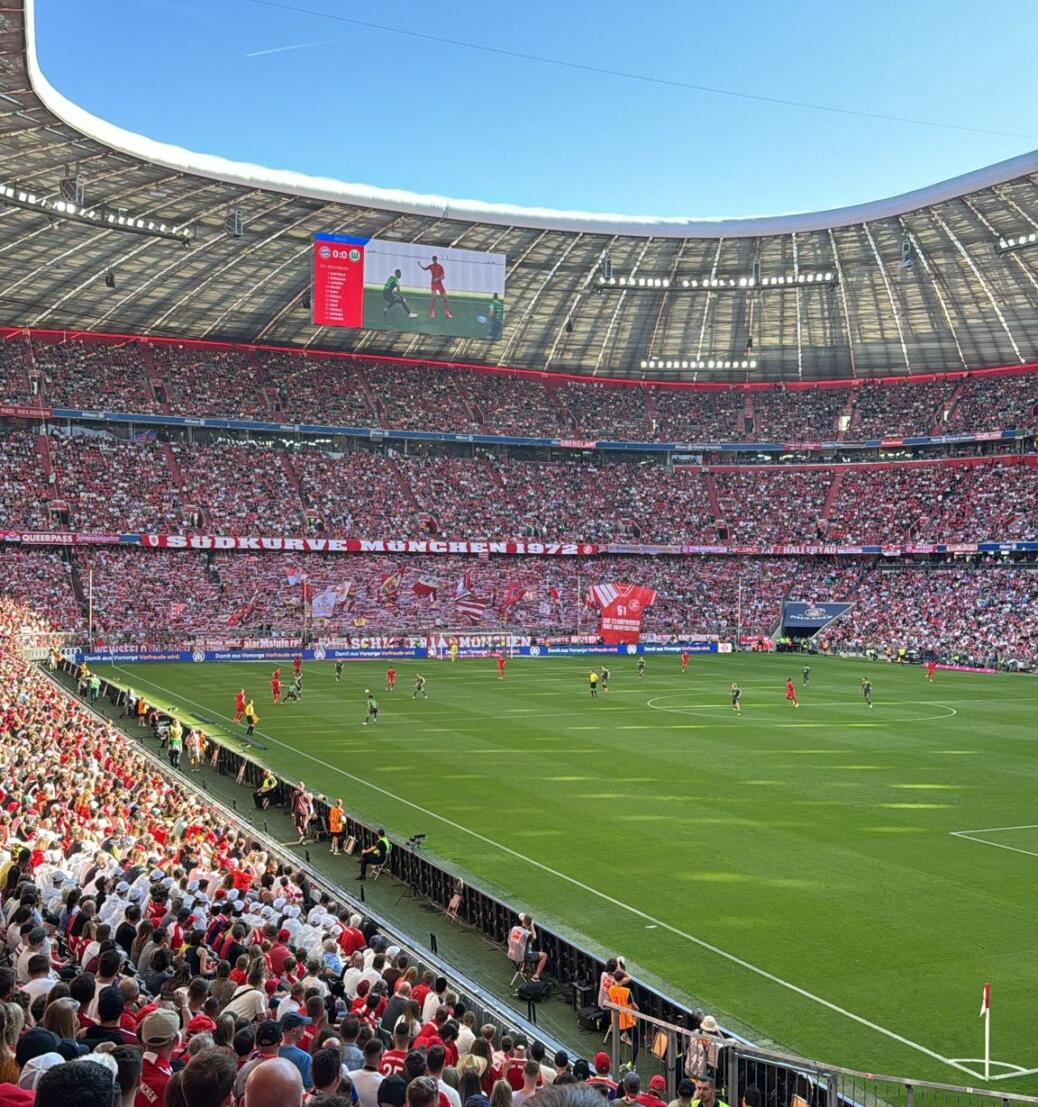 FC BAYERN  vs  VfL Wolfsburg