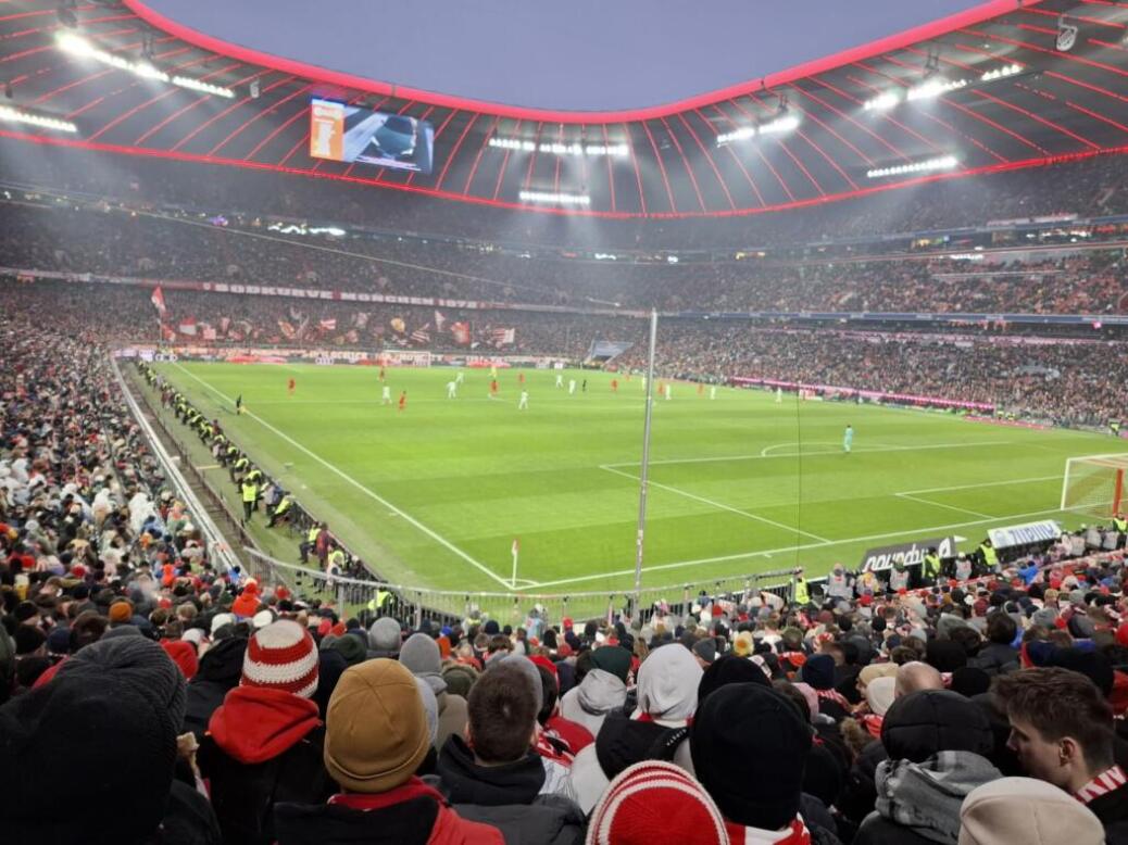 FC BAYERN  vs  VfL Wolfsburg